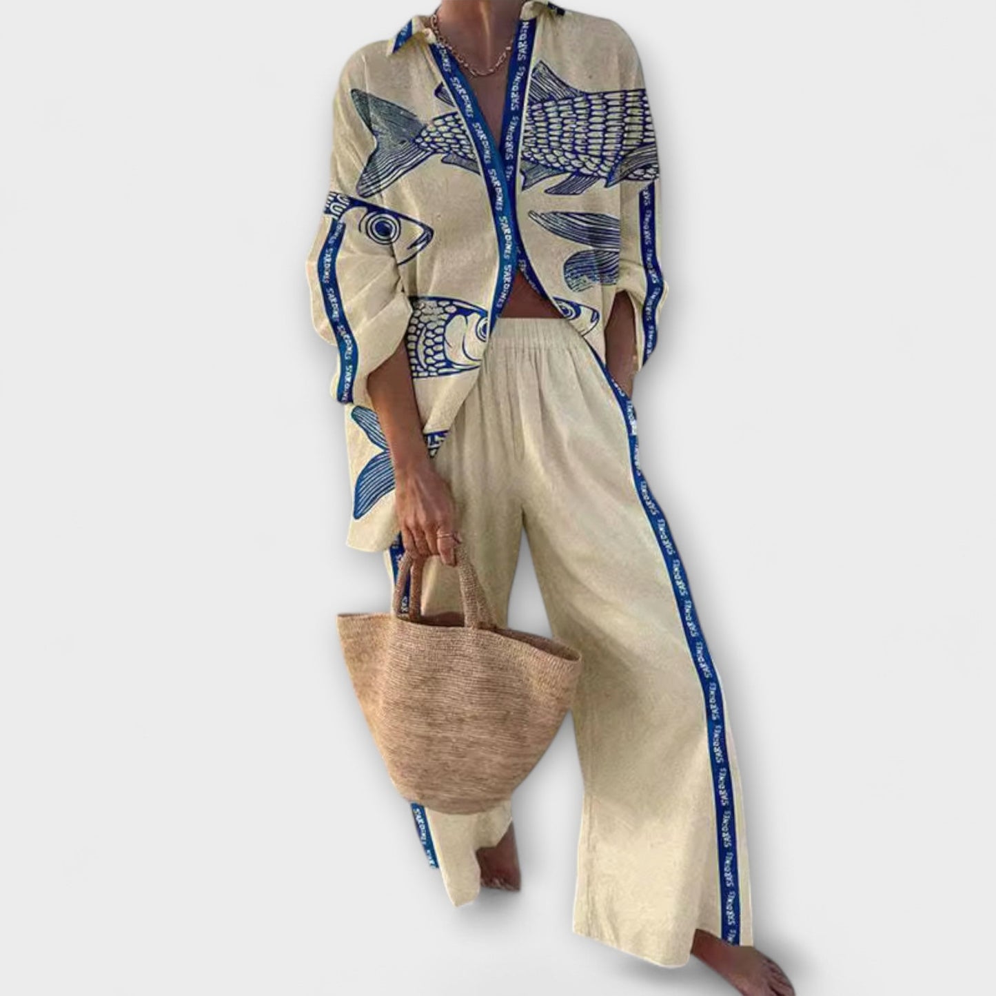 Yazette – Casual Look with Fish Print