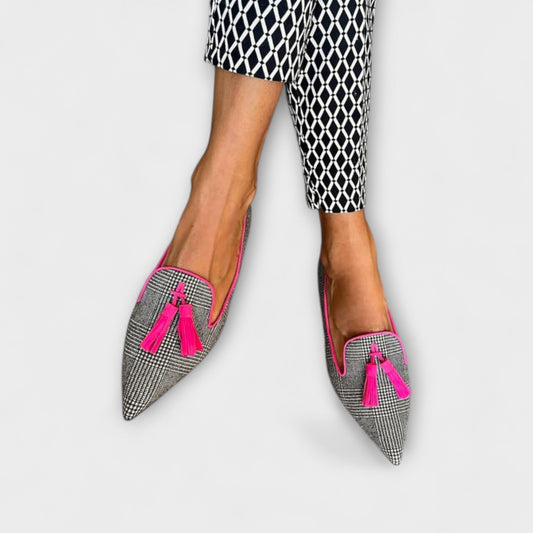 Yara – Pointed Black Slippers